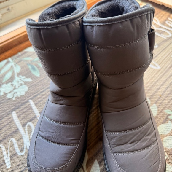 Shoes - Picture 1 of 6
